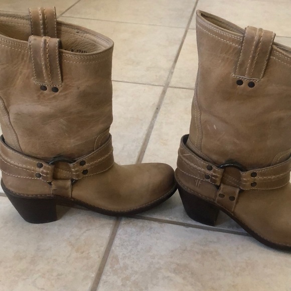 Gorgeous Frye Harness boots in Camel SZ 7 - Picture 9 of 9